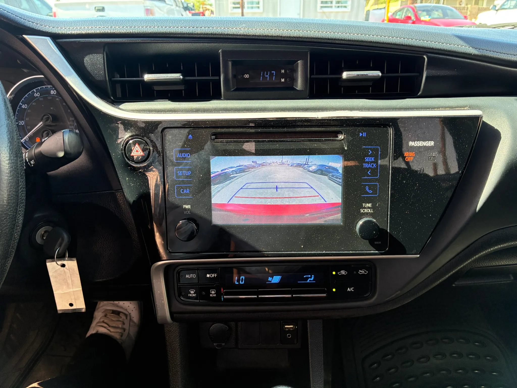 Used 2017 Toyota Corolla LE FWD image 18