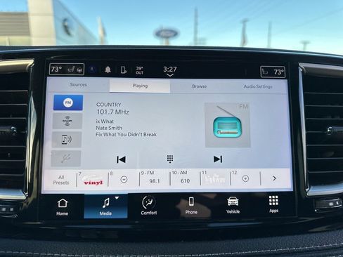 Used 2023 Chrysler Pacifica Touring-L image 36