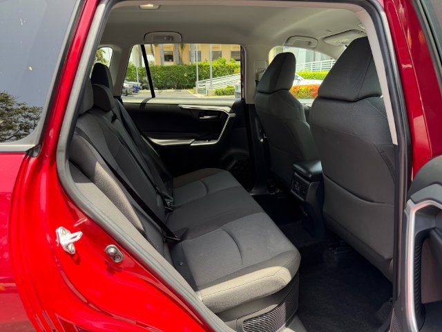 Used 2025 Toyota RAV4 XLE AWD/4WD image 17