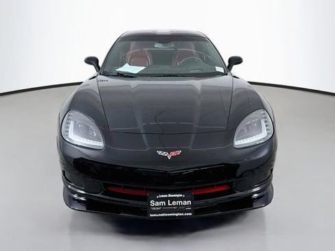 Used 2006 Chevrolet Corvette Coupe w/ Preferred Equipment Group RWD image 2