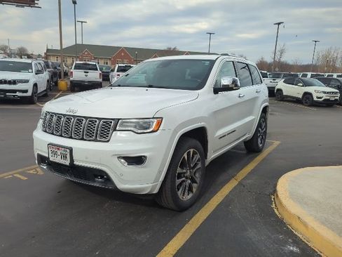 Used 2018 Jeep Grand Cherokee Overland image 2