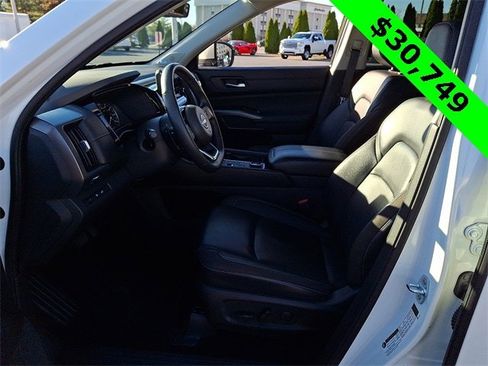 Used 2023 Nissan Pathfinder SL w/ SL Premium Package image 15