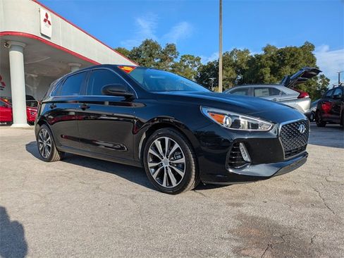 Used 2018 Hyundai Elantra GT image 2