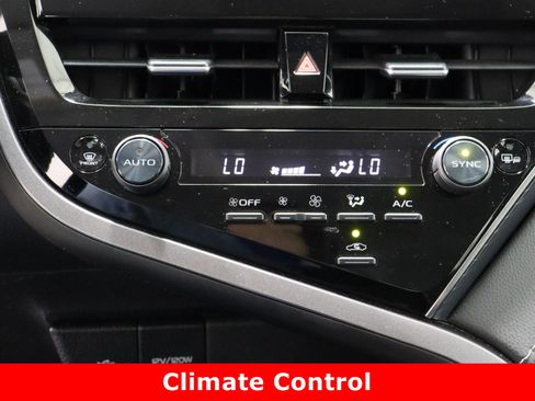 Used 2023 Toyota Camry SE image 19