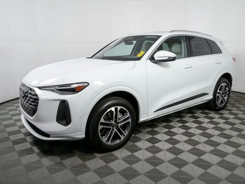 Used 2025 Audi Q5 Premium Plus w/ Premium Plus image 28