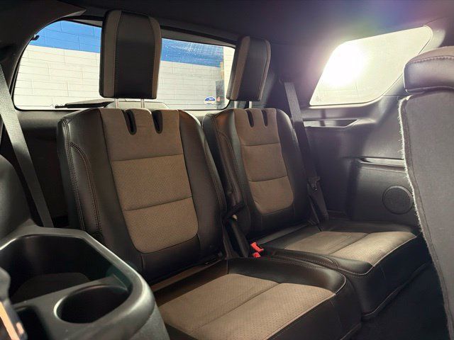 Used 2017 Ford Explorer XLT w/ Equipment Group 202A AWD/4WD image 40