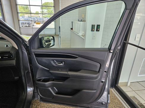 Used 2025 Honda Pilot EX-L image 14