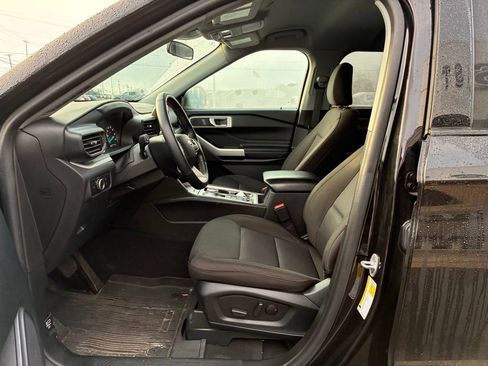 Used 2023 Ford Explorer XLT image 11