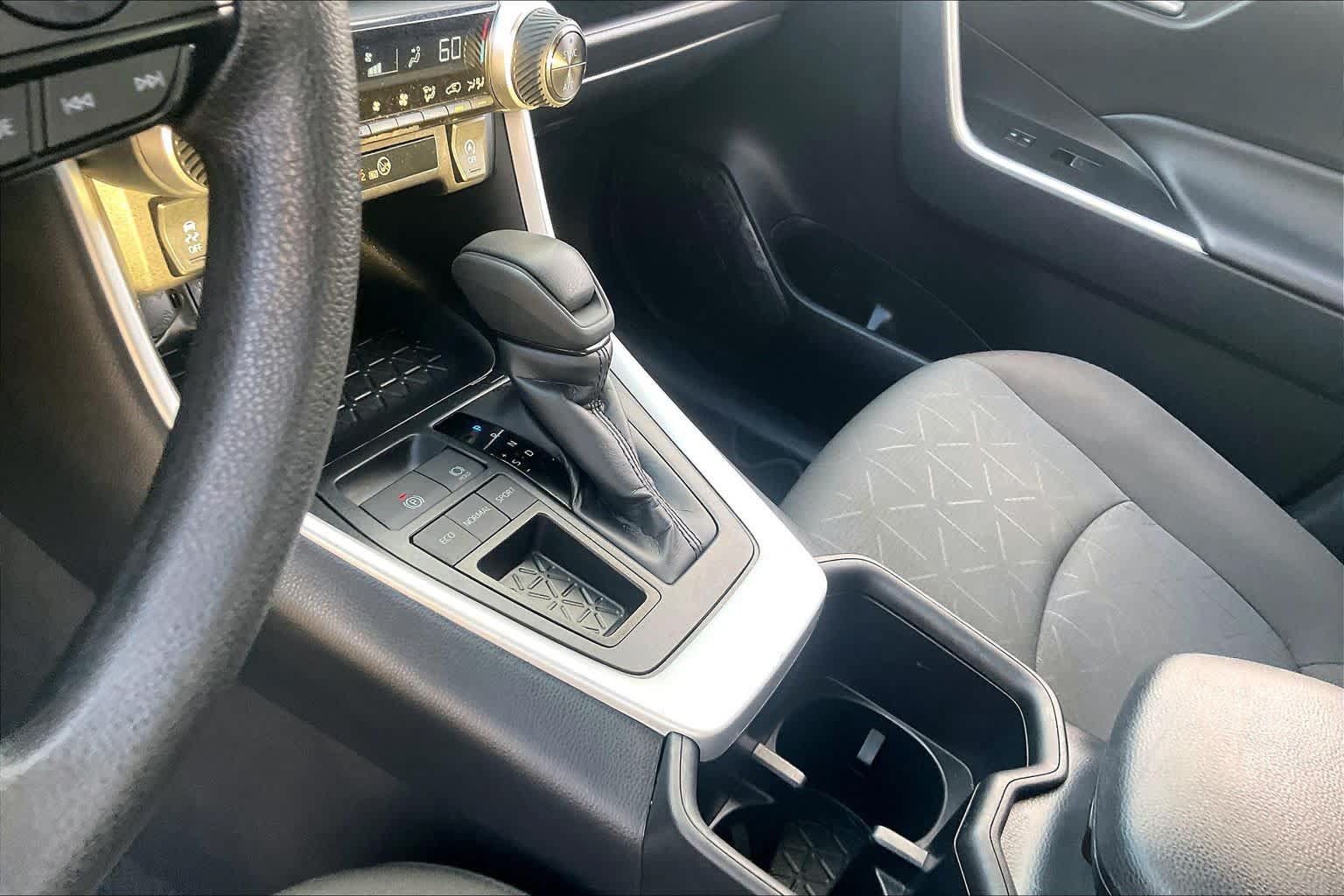 Used 2025 Toyota RAV4 XLE FWD image 16