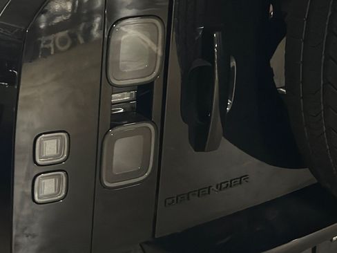 New 2026 Land Rover Defender 110 X-Dynamic SE AWD/4WD image 17