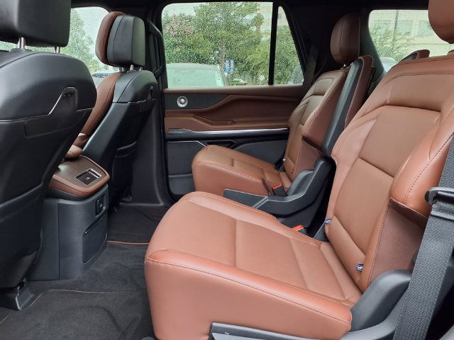 New 2026 Lincoln Navigator Reserve AWD/4WD image 8