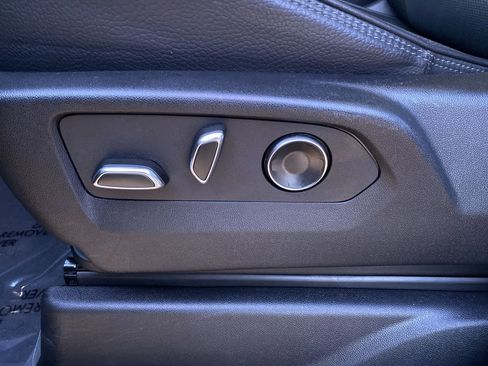 Certified 2025 GMC Yukon XL Denali image 33