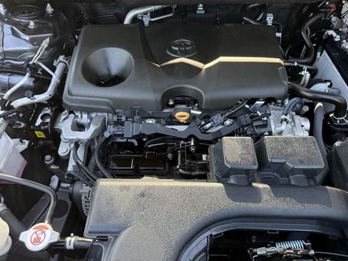 Used 2025 Toyota RAV4 XLE FWD image 32