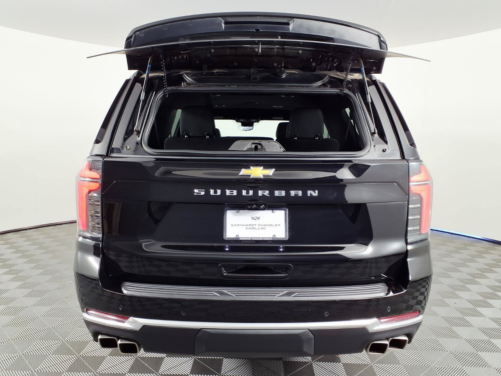 Used 2025 Chevrolet Suburban High Country AWD/4WD image 9