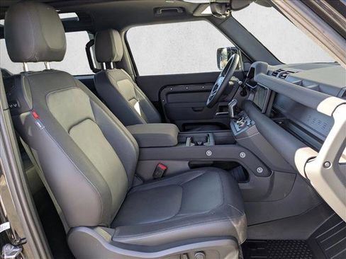 Used 2023 Land Rover Defender 90 X-Dynamic SE image 20