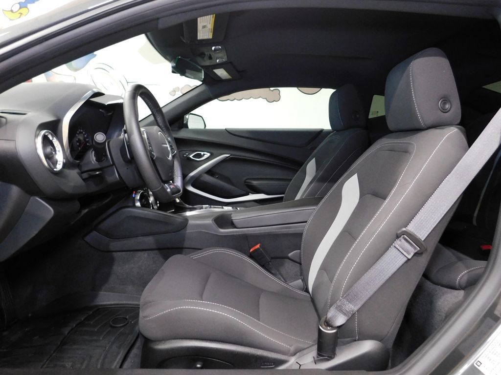Used 2018 Chevrolet Camaro SS RWD image 31