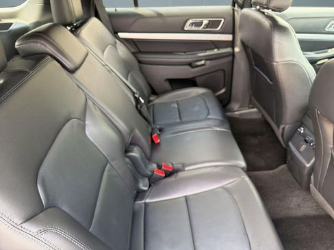 Used 2017 Ford Explorer XLT w/ Equipment Group 202A image 29