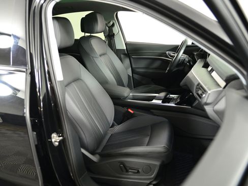Used 2022 Audi e-tron Premium w/ Convenience Plus Package image 17