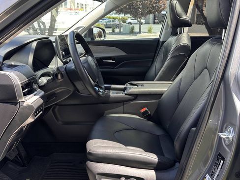 Used 2025 Toyota Grand Highlander AWD Hybrid image 17