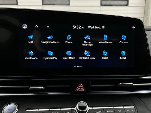 Used 2025 Hyundai Elantra SEL image 30