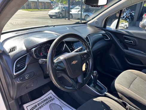 Used 2018 Chevrolet Trax LS AWD/4WD image 13