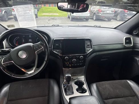 Used 2021 Jeep Grand Cherokee Laredo X AWD/4WD image 12