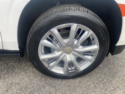 Used 2023 Chevrolet Suburban High Country image 10