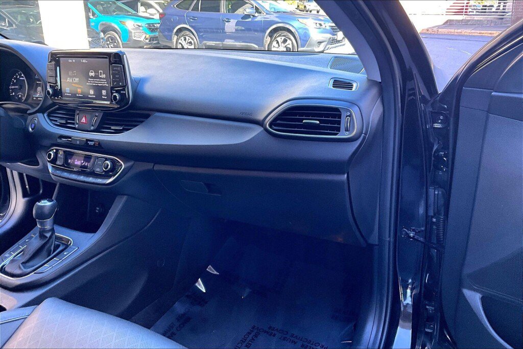 Used 2020 Hyundai Elantra GT w/ Style Package 02 FWD image 11