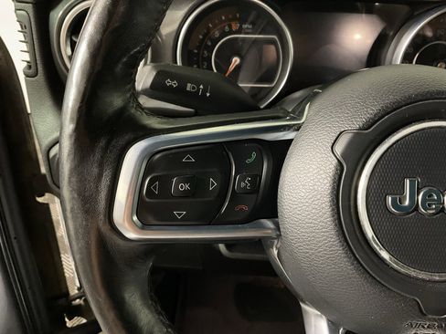 Used 2020 Jeep Wrangler Unlimited Sahara image 23