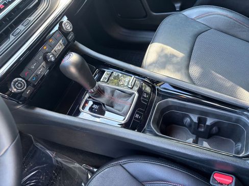Used 2025 Jeep Compass Trailhawk AWD/4WD image 40