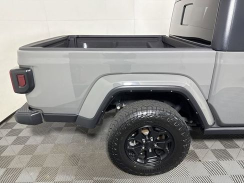 Used 2021 Jeep Gladiator Willys image 15