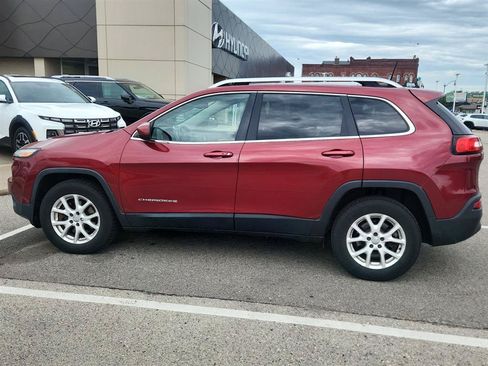 Used 2016 Jeep Cherokee Latitude w/ Comfort/Convenience Group AWD/4WD image 7
