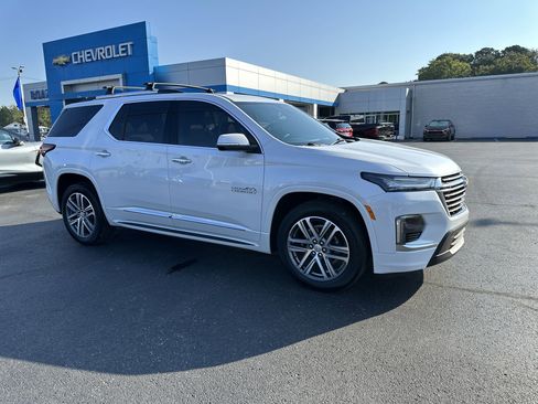 Used 2023 Chevrolet Traverse High Country w/ LPO, 'HIT The Road' Package FWD image 1