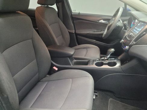 Used 2018 Chevrolet Cruze LT w/ Convenience Package FWD image 21
