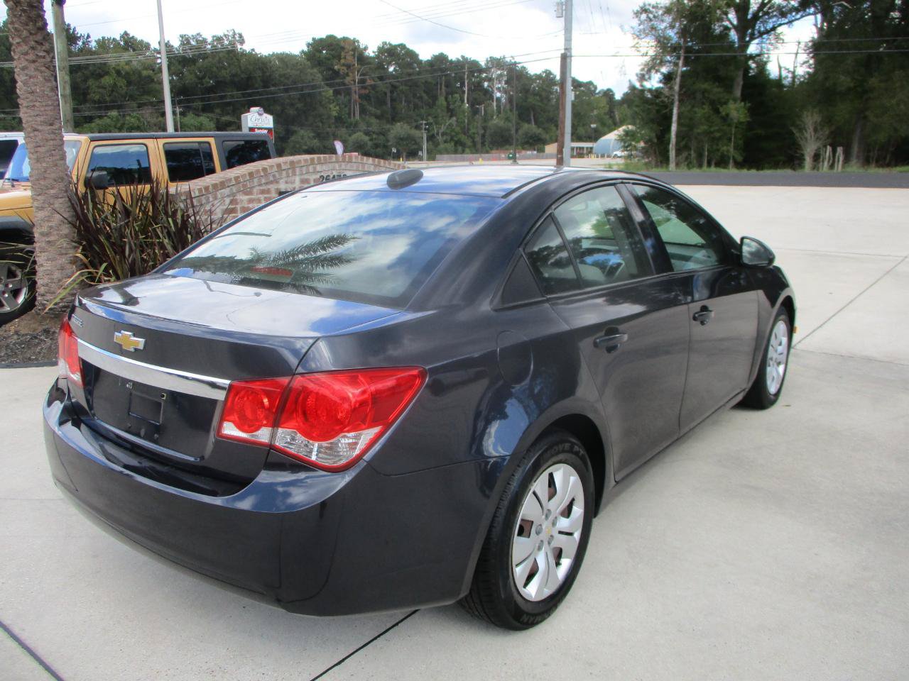 Used 2015 Chevrolet Cruze LS FWD image 25