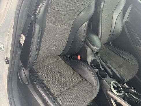 Used 2014 Hyundai Veloster w/ Style Package 02 image 13