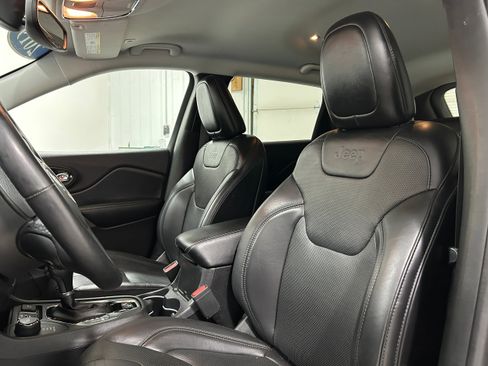 Used 2019 Jeep Cherokee Limited AWD/4WD image 27
