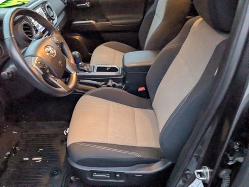 Used 2021 Toyota Tacoma TRD Sport image 17