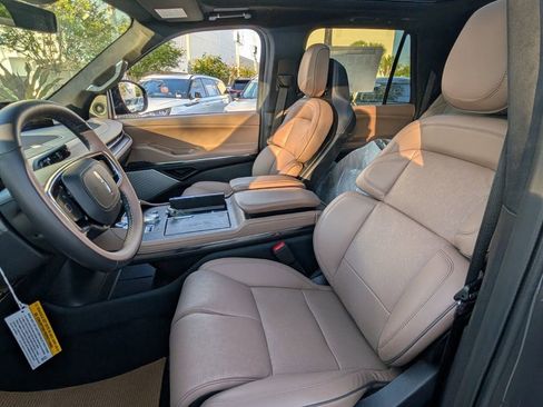 New 2026 Lincoln Navigator L Black Label AWD/4WD image 10