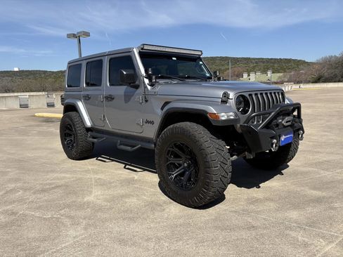Used 2021 Jeep Wrangler Unlimited Sahara image 2