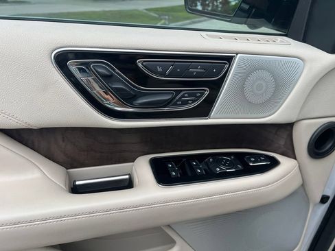 Used 2020 Lincoln Navigator L Reserve w/ Luxury Package AWD/4WD image 32