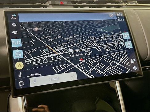 Certified 2025 Land Rover Range Rover SE image 16