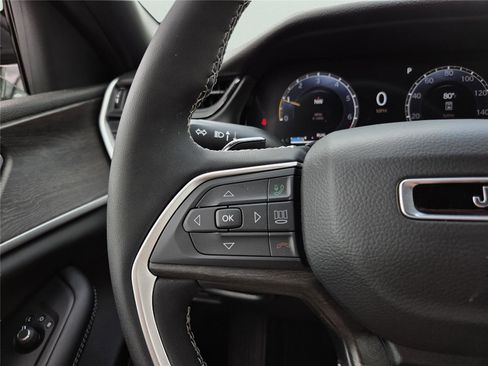 New 2026 Jeep Grand Cherokee L 2WD image 30