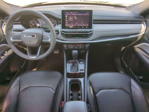 Used 2024 Jeep Compass Latitude image 17