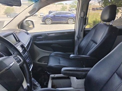 Used 2014 Chrysler Town & Country Touring FWD image 6