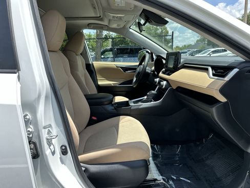 Used 2019 Toyota RAV4 XLE FWD image 9