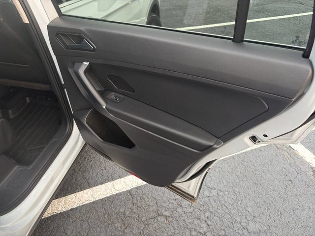 Used 2018 Volkswagen Tiguan SE FWD image 34