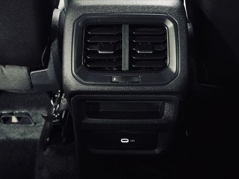 Used 2022 Volkswagen Taos SE w/ Driver Assistance Package AWD/4WD image 19