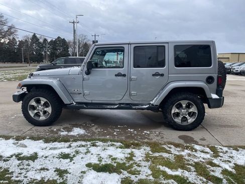 Used 2018 Jeep Wrangler Unlimited Sahara w/ Dual Top Group image 8