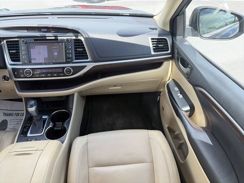 Used 2016 Toyota Highlander Limited w/ Driver Technology Package FWD image 16